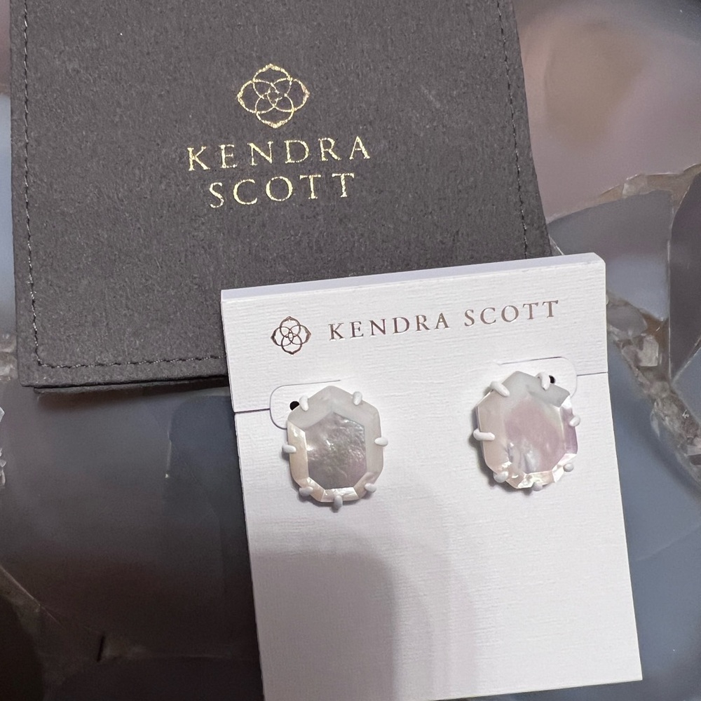 Kendra Scott white MOP Morgans.